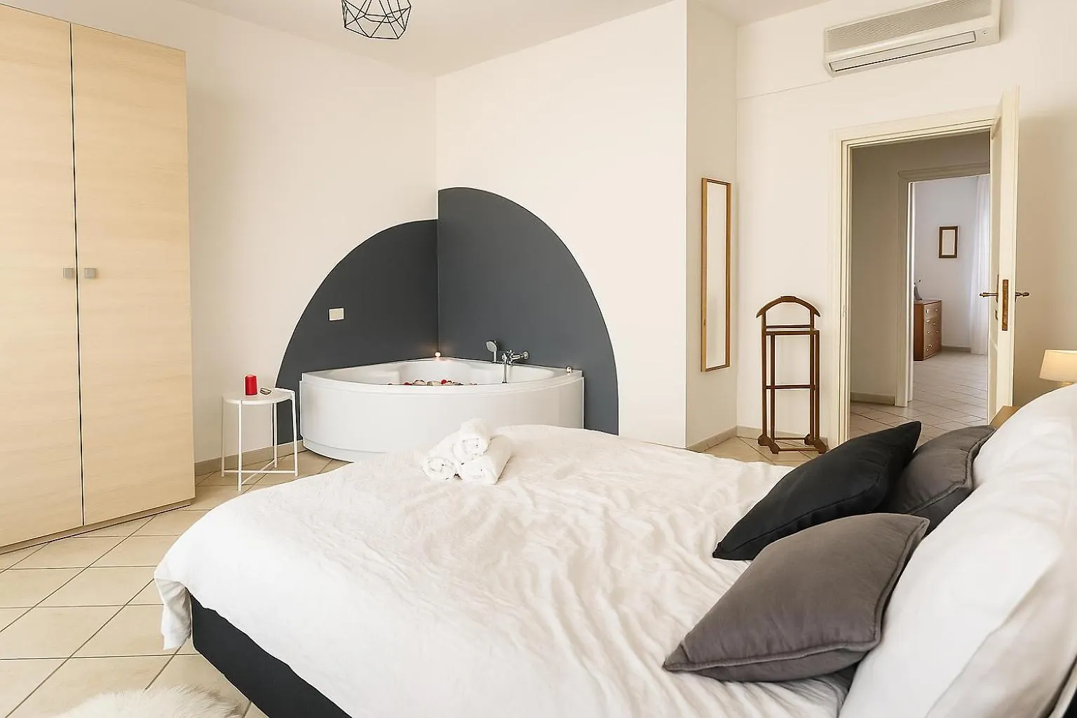 Jacuzzi Suite Livorno Italy
