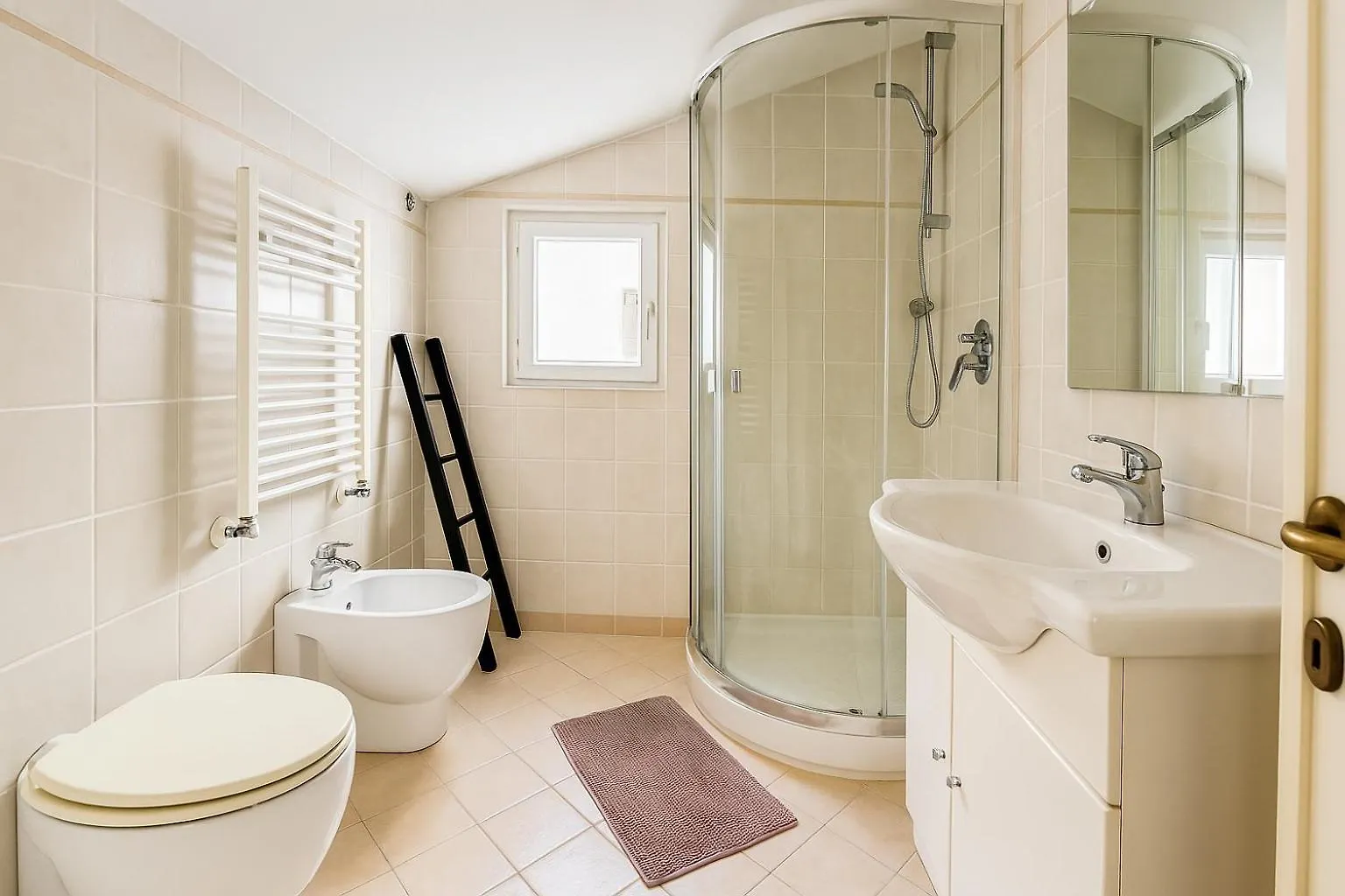 Apartment Jacuzzi Suite Livorno Italy